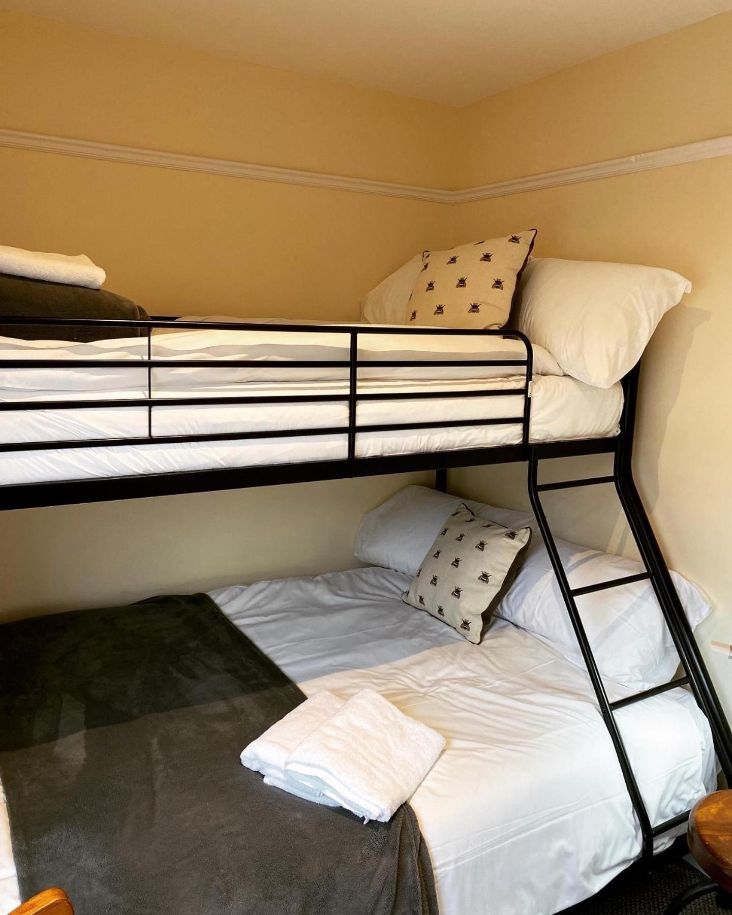 Pier 36 Hotel Donaghadee Room photo